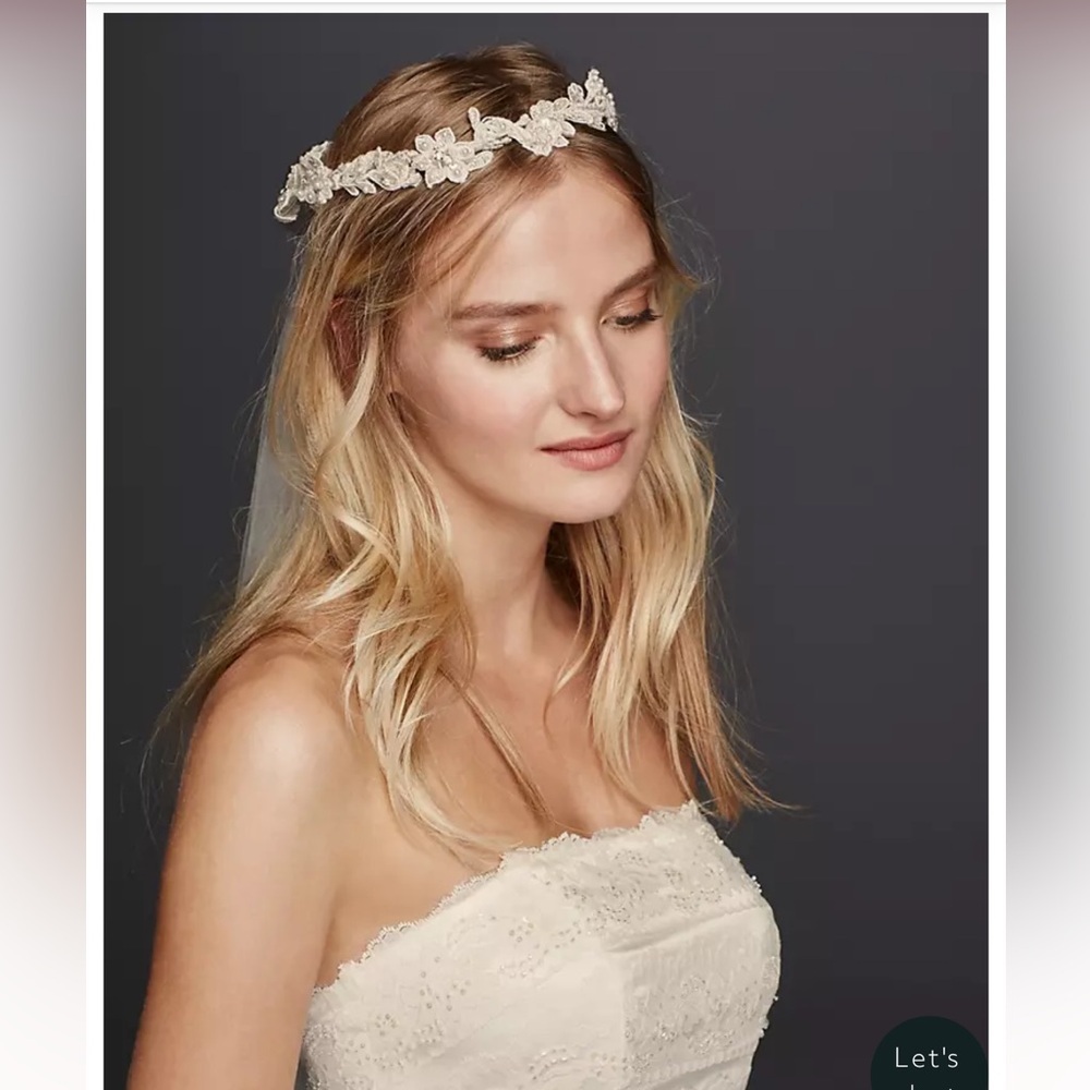 DAVIDS BRIDAL Cathedral Veil with appliqué lace embroidery in ivory - RARE